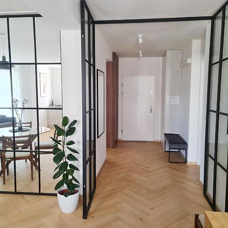Beautiful New Apt In Old Town Near Train Station - Free Parking Bratislava Exteriör bild
