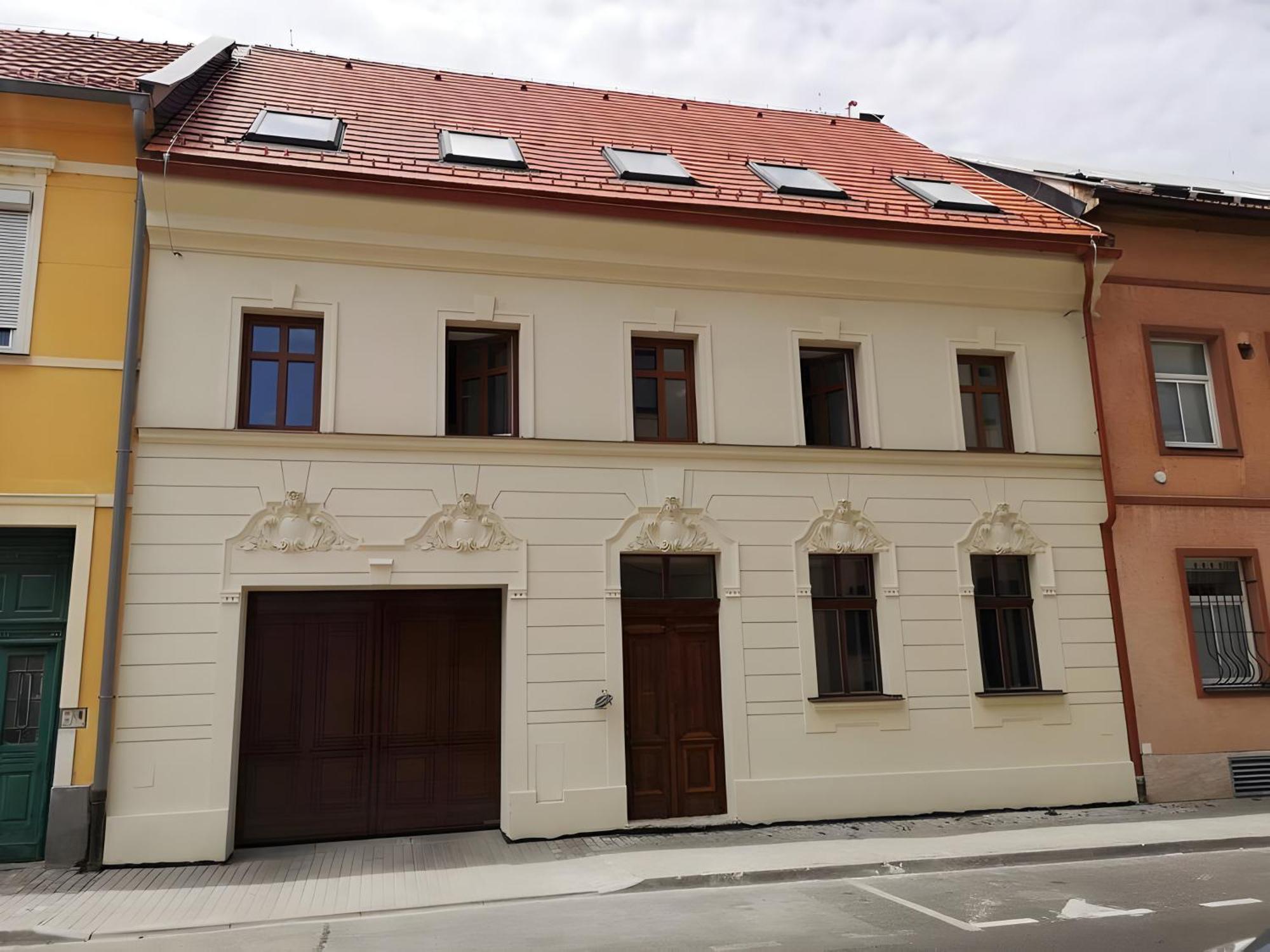 Beautiful New Apt In Old Town Near Train Station - Free Parking Bratislava Exteriör bild
