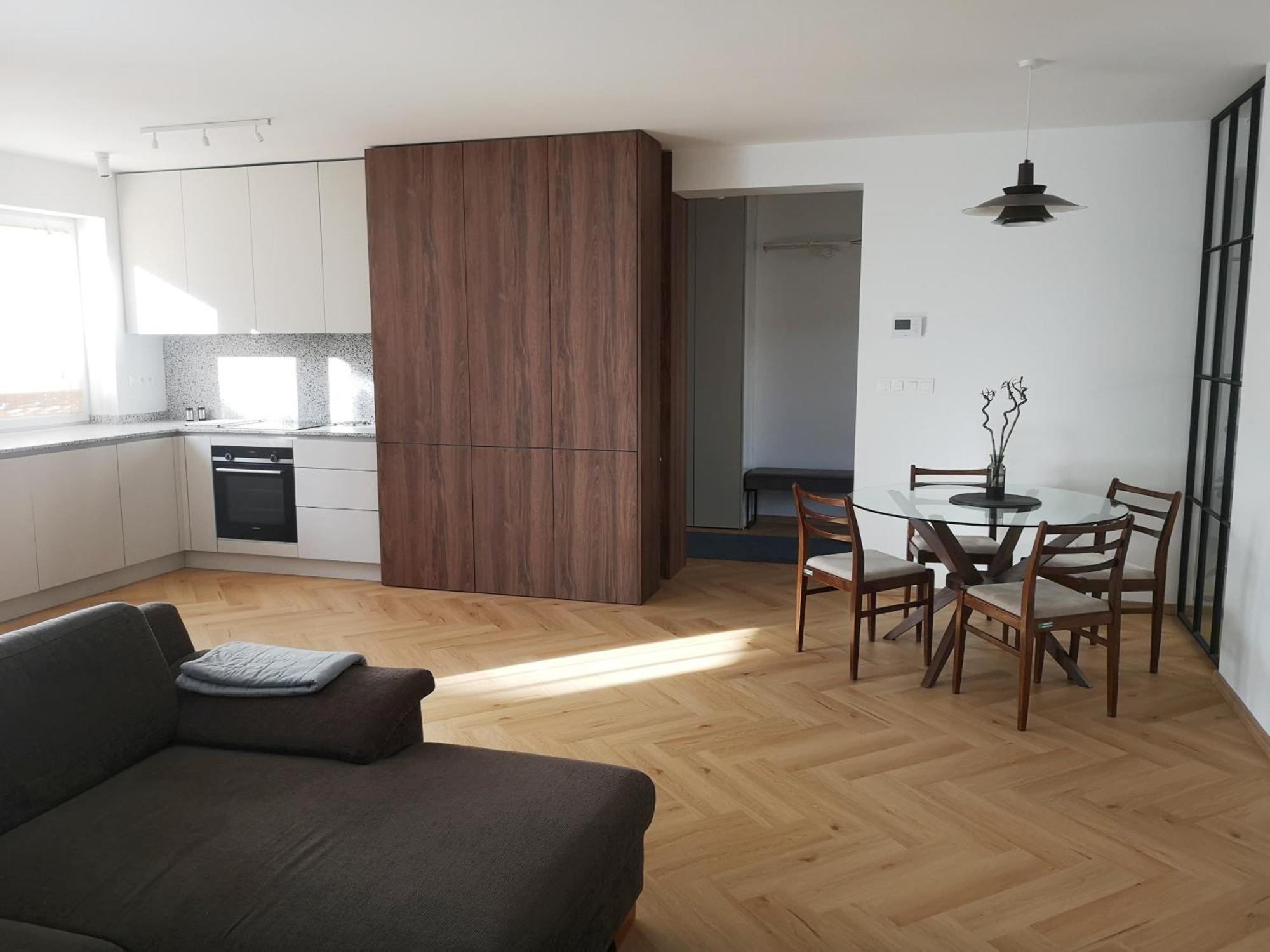 Beautiful New Apt In Old Town Near Train Station - Free Parking Bratislava Exteriör bild