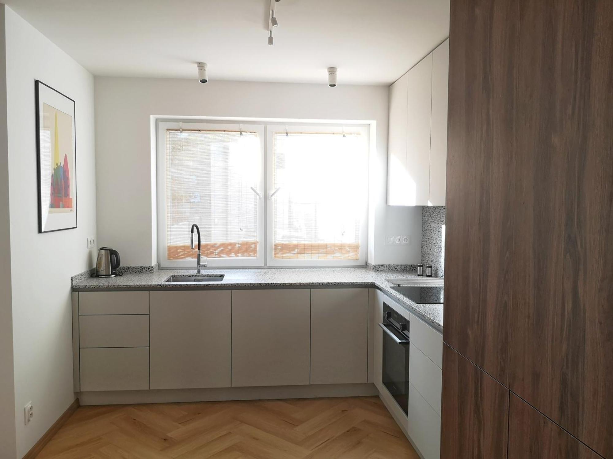 Beautiful New Apt In Old Town Near Train Station - Free Parking Bratislava Exteriör bild