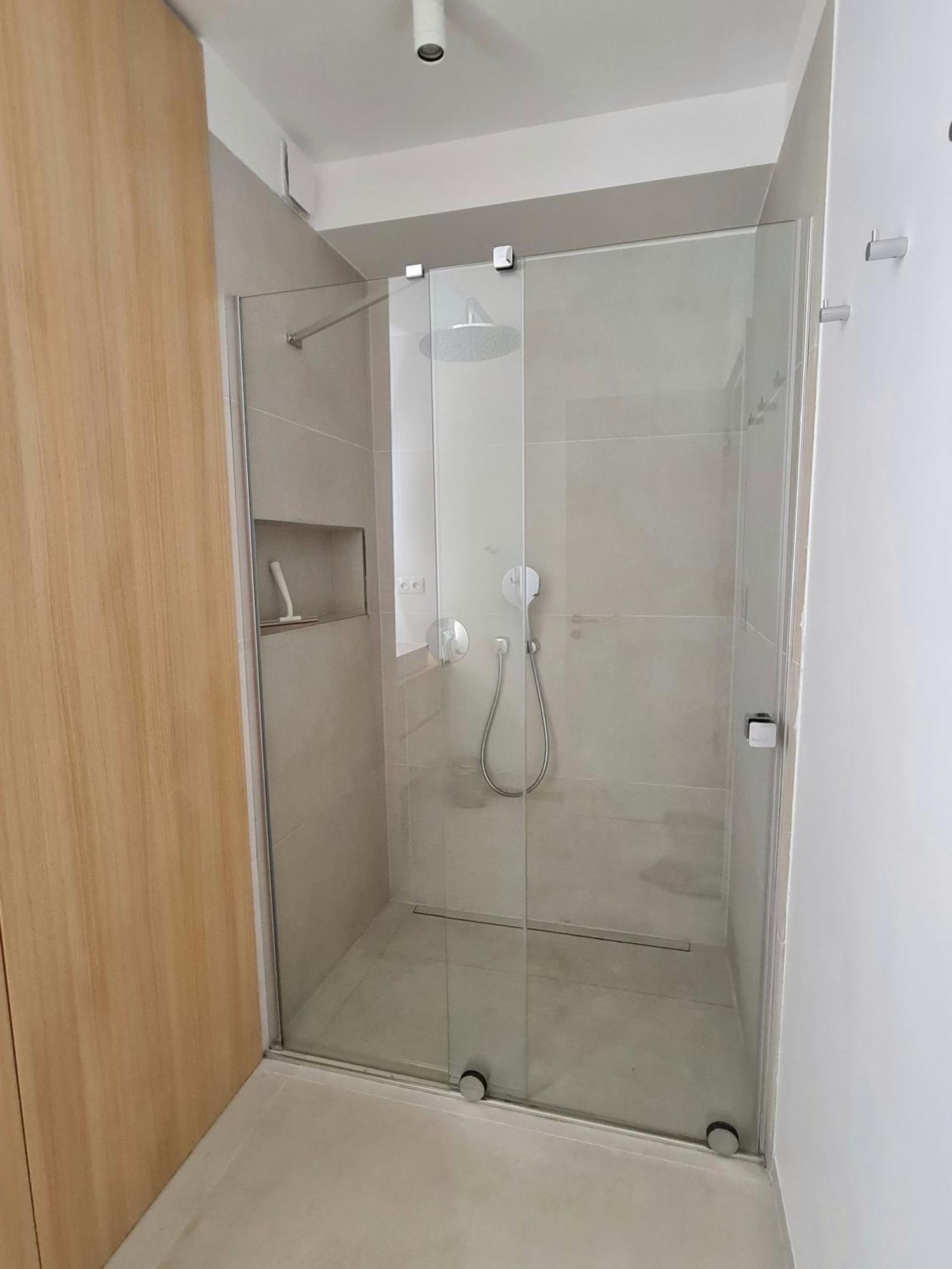 Beautiful New Apt In Old Town Near Train Station - Free Parking Bratislava Exteriör bild